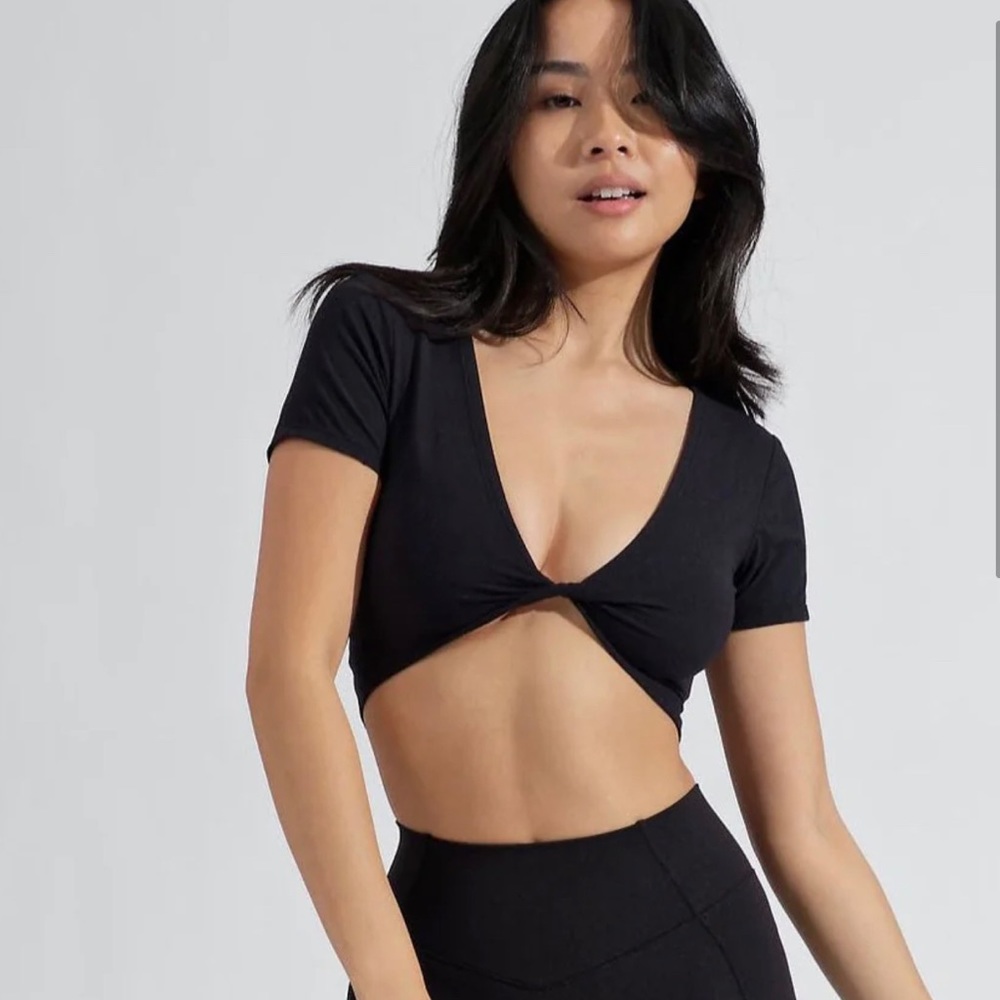 AirKnit Reversible Crop Buffbunny black Medium inner light collection